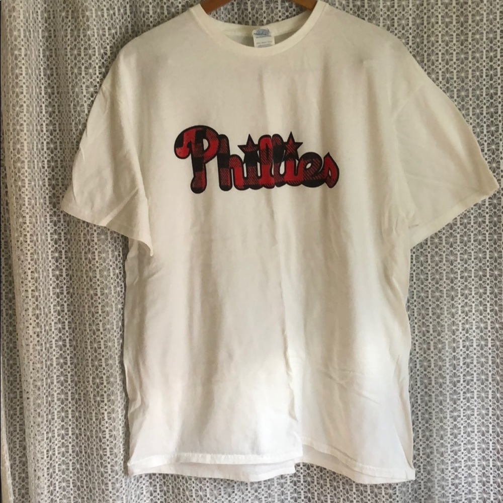 Phillies t-shirt